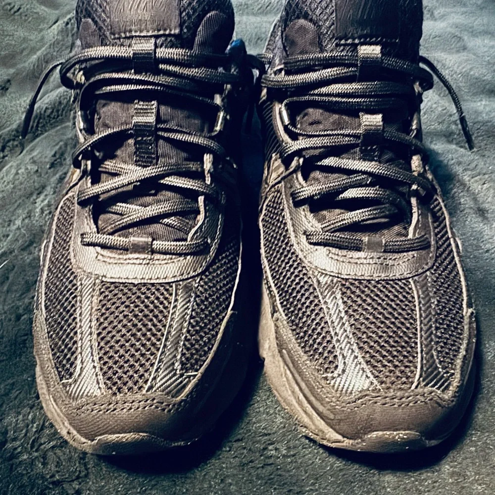 Nike Men's Black Athletic Shoes Vomero 5 - Picture 7 of 9